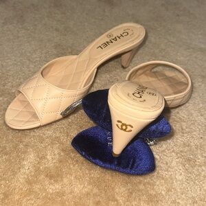 Classic quilted chanel heels nude gold logo cc